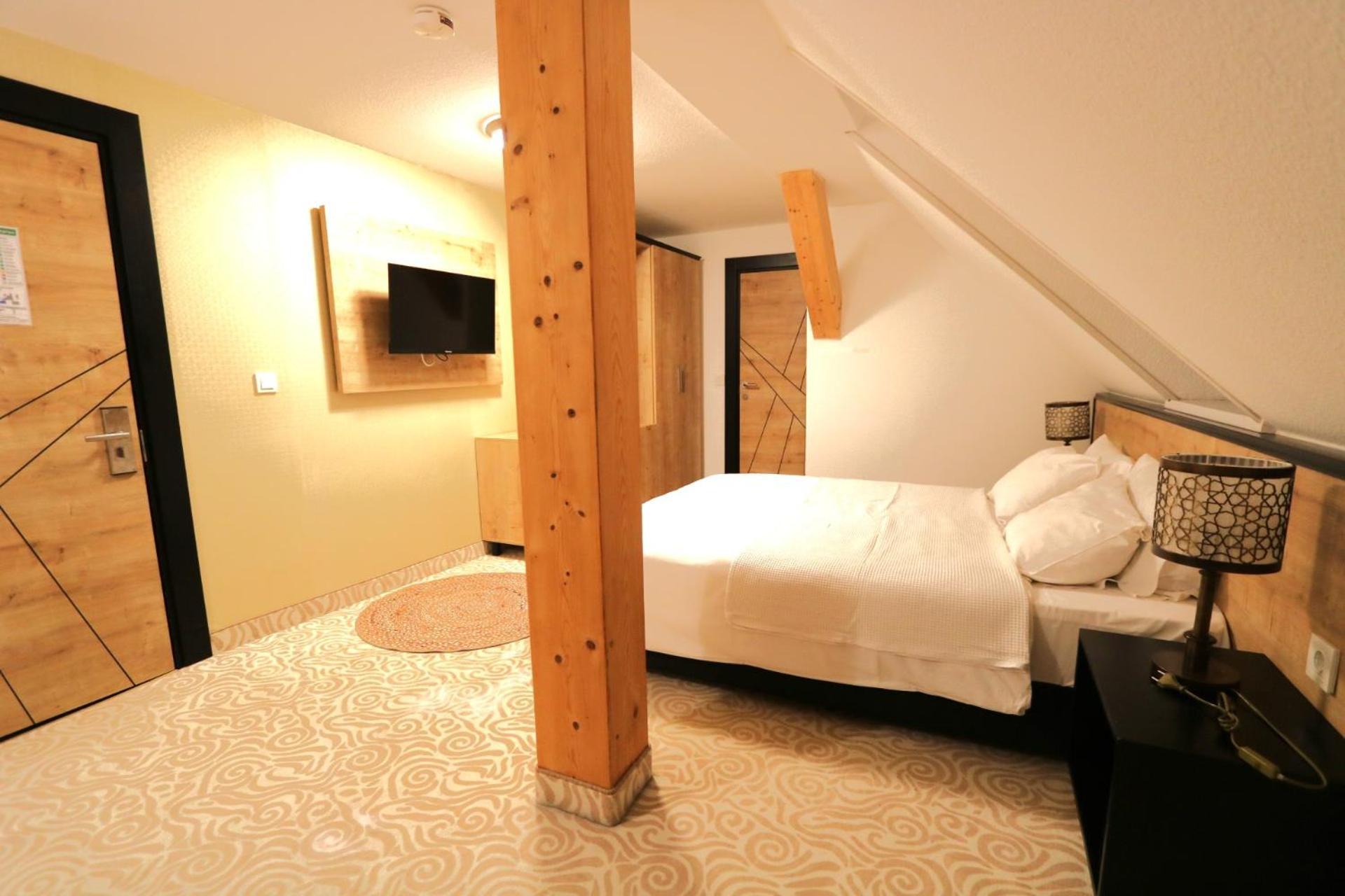 Hotel Am Fluss Saale Weißenfels Esterno foto
